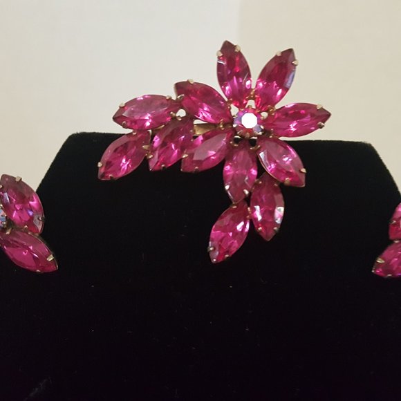 Vintage Raspberry Brooch and earring set - Picture 3 of 8